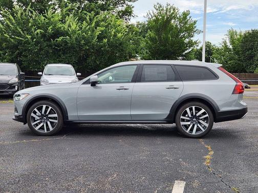 2025 Volvo V90 Cross Country B6 Plus