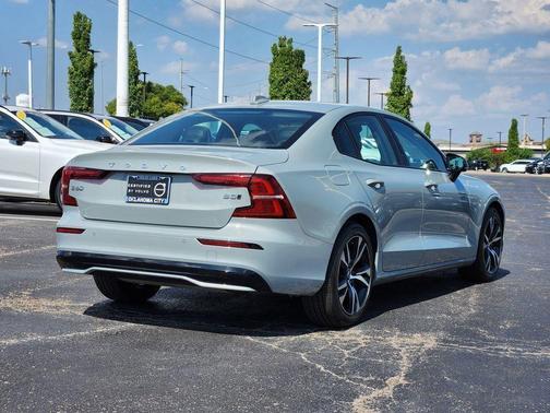 2025 Volvo S60 B5 Core