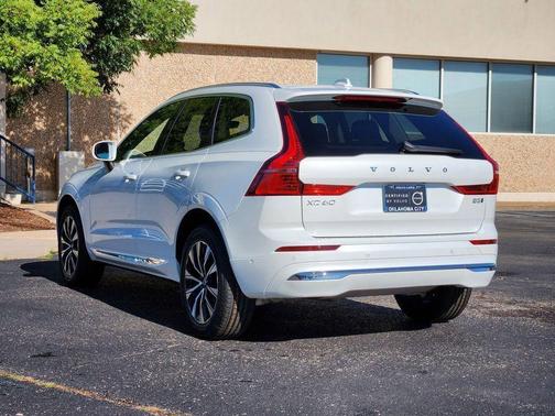 2023 Volvo XC60 B5 Plus Bright Theme