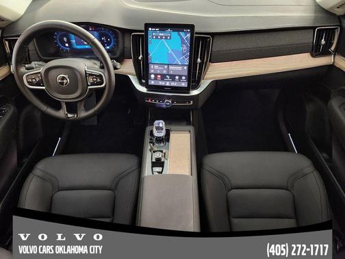 2025 Volvo XC90 B5 Plus