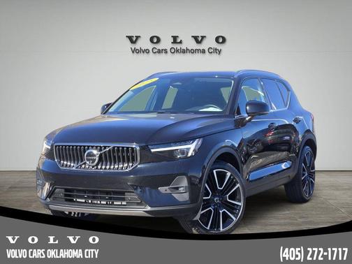 2025 Volvo XC40 B5 Ultra Bright Theme