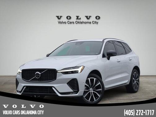 Crystal White Metallic 2023 Volvo XC60 B5 Plus Dark Theme