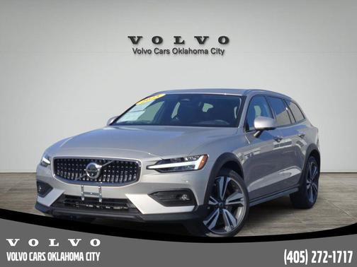 2025 Volvo V60 Cross Country B5 Plus