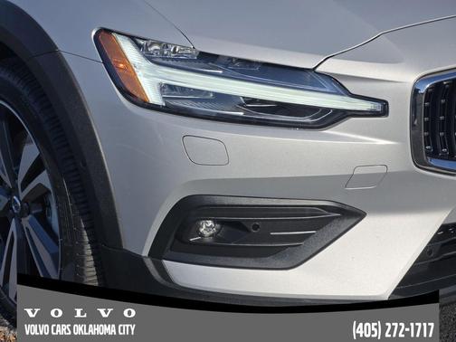 2025 Volvo V60 Cross Country B5 Plus