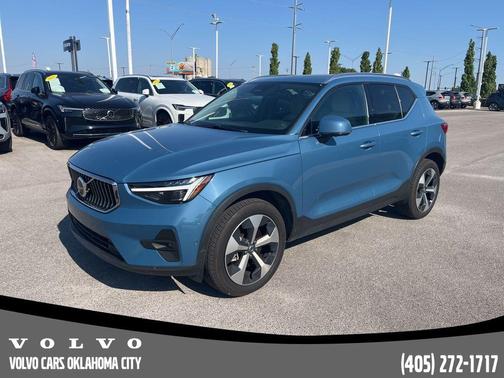 2025 Volvo XC40 B5 Plus Bright Theme