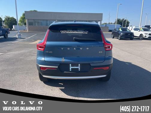 2025 Volvo XC40 B5 Plus Bright Theme