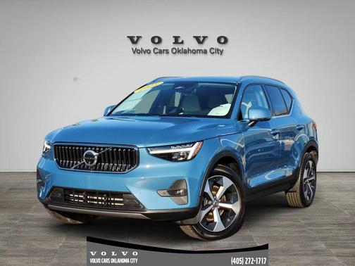 2025 Volvo XC40 B5 Plus Bright Theme