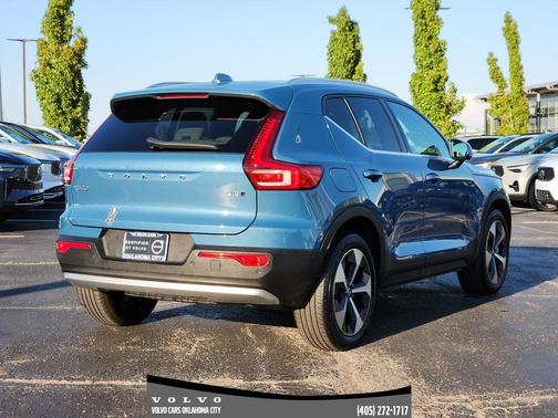 2025 Volvo XC40 B5 Plus Bright Theme
