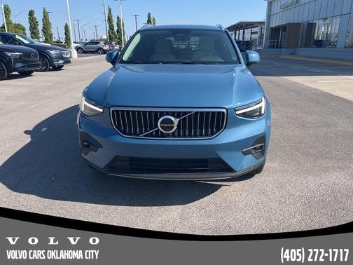 2025 Volvo XC40 B5 Plus Bright Theme
