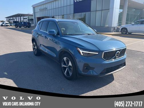 2025 Volvo XC40 B5 Plus Bright Theme