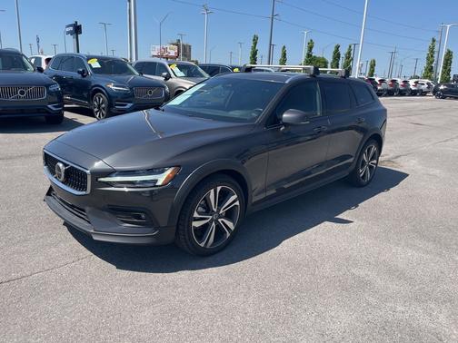 2023 Volvo V60 Cross Country B5 AWD Plus