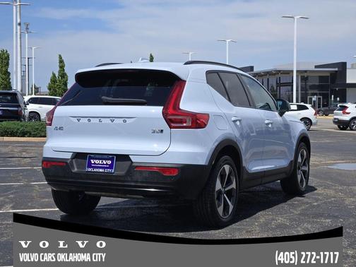 Cloud 9 White 2025 Volvo XC40 B5 Plus Dark Theme