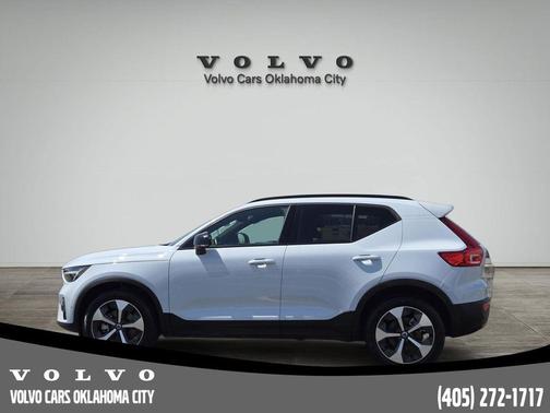 Cloud 9 White 2025 Volvo XC40 B5 Plus Dark Theme