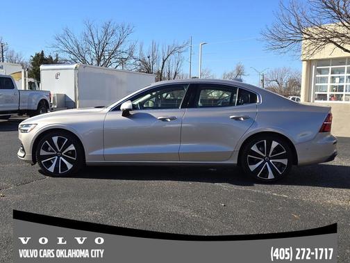 2023 Volvo S60 B5 Ultimate Bright Theme