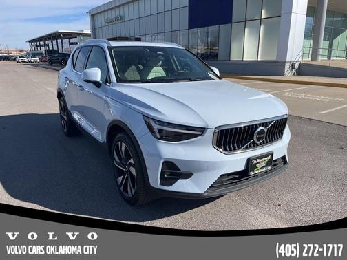 2024 Volvo XC40 B5 Ultimate Bright Theme