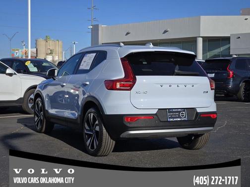 2024 Volvo XC40 B5 Ultimate Bright Theme