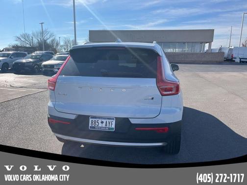 2024 Volvo XC40 B5 Ultimate Bright Theme