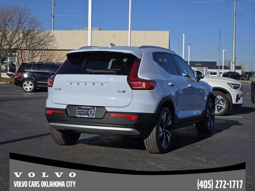 2024 Volvo XC40 B5 Ultimate Bright Theme