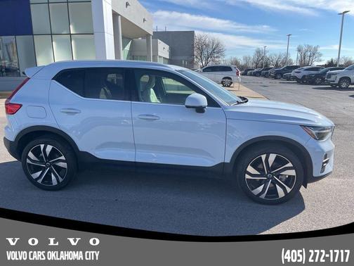 2024 Volvo XC40 B5 Ultimate Bright Theme