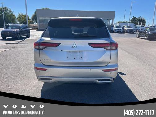 2022 Mitsubishi Outlander SE