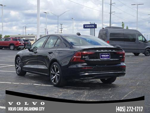 Onyx Black Metallic 2025 Volvo S60 B5 Core