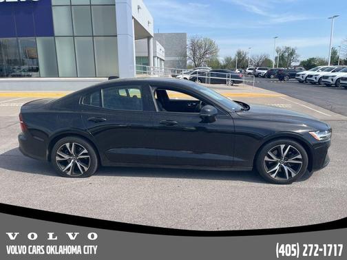 Onyx Black Metallic 2025 Volvo S60 B5 Core