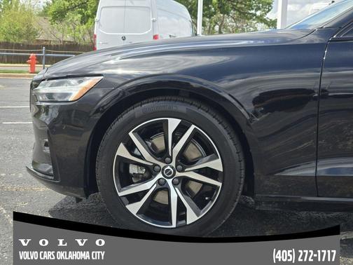 Onyx Black Metallic 2025 Volvo S60 B5 Core