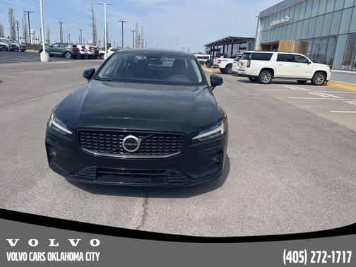 Onyx Black Metallic 2025 Volvo S60 B5 Core