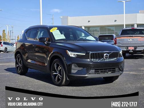 2025 Volvo XC40 B5 Core Bright Theme