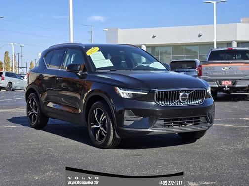 2025 Volvo XC40 B5 Core Bright Theme