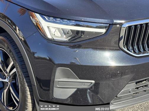 2025 Volvo XC40 B5 Core Bright Theme