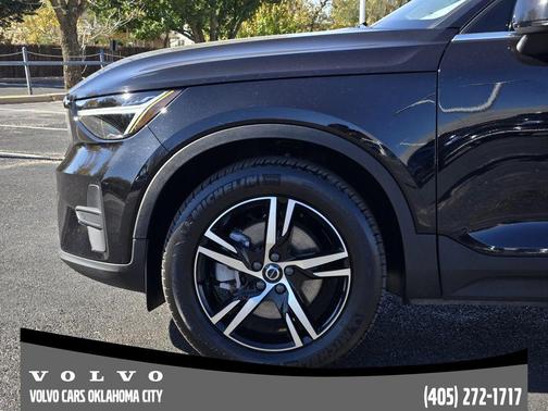 2025 Volvo XC40 B5 Core Bright Theme