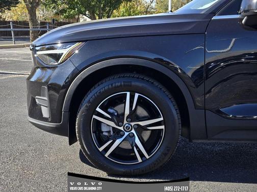 2025 Volvo XC40 B5 Core Bright Theme