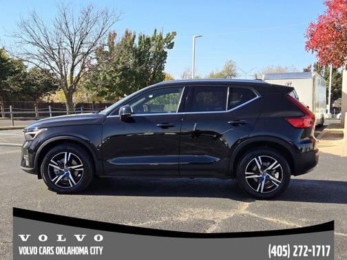 2025 Volvo XC40 B5 Core Bright Theme