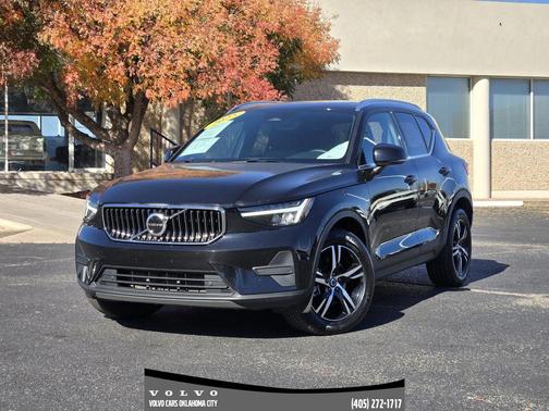 2025 Volvo XC40 B5 Core Bright Theme