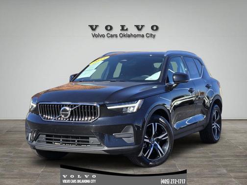 2025 Volvo XC40 B5 Core Bright Theme