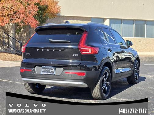2025 Volvo XC40 B5 Core Bright Theme