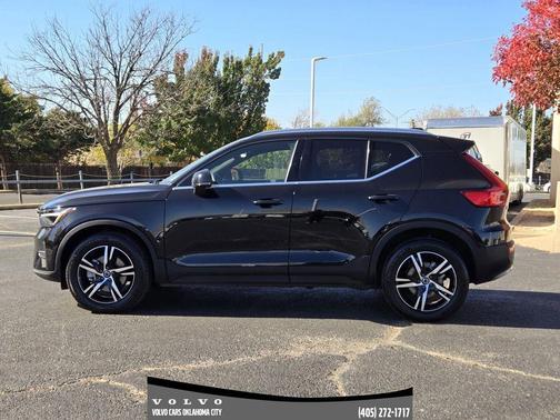 2025 Volvo XC40 B5 Core Bright Theme