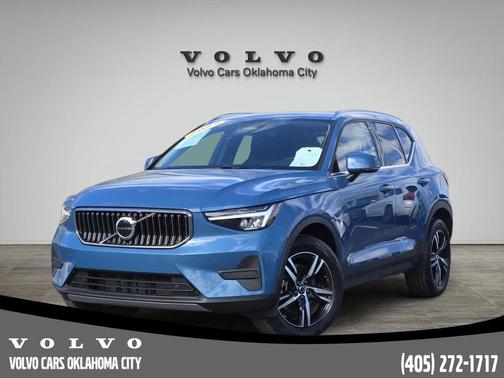 2025 Volvo XC40 B5 Core Bright Theme