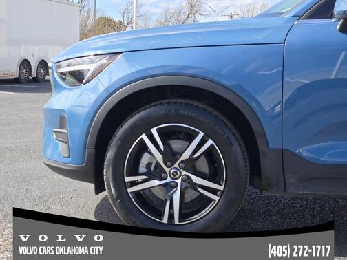 2025 Volvo XC40 B5 Core Bright Theme