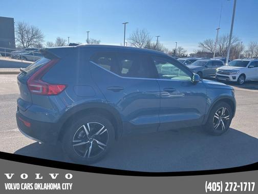 2025 Volvo XC40 B5 Core Bright Theme