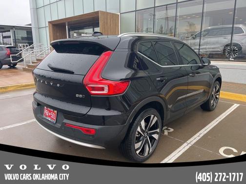 Onyx Black Metallic 2024 Volvo XC40 B5 Plus Bright Theme