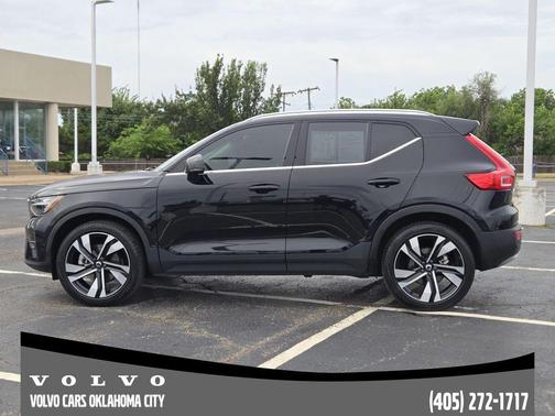 Onyx Black Metallic 2024 Volvo XC40 B5 Plus Bright Theme