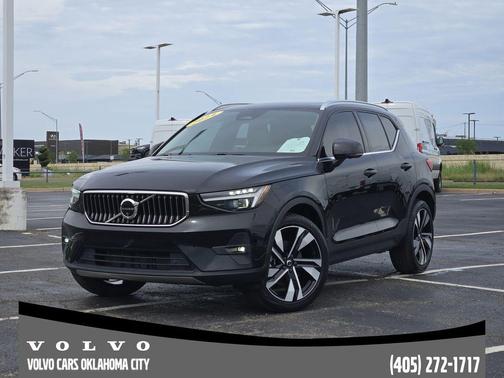 Onyx Black Metallic 2024 Volvo XC40 B5 Plus Bright Theme