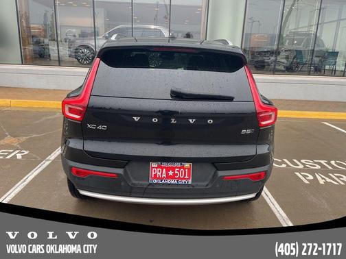 Onyx Black Metallic 2024 Volvo XC40 B5 Plus Bright Theme