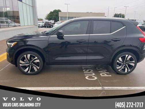 Onyx Black Metallic 2024 Volvo XC40 B5 Plus Bright Theme