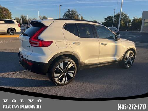 2025 Volvo XC40 B5 Plus Dark Theme