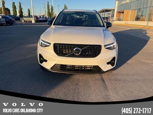 2025 Volvo XC40 B5 Plus Dark Theme