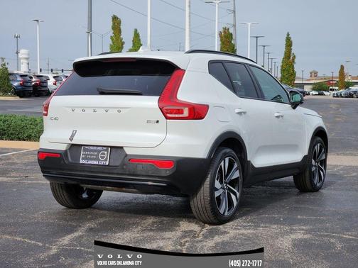 2025 Volvo XC40 B5 Plus Dark Theme