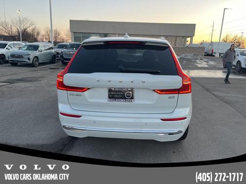 2023 Volvo XC60 B5 Ultimate Bright Theme